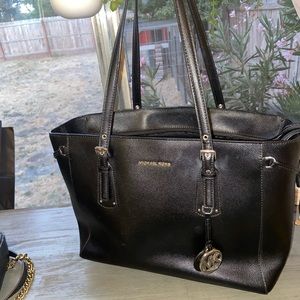 michael kors black leather voyager purse new